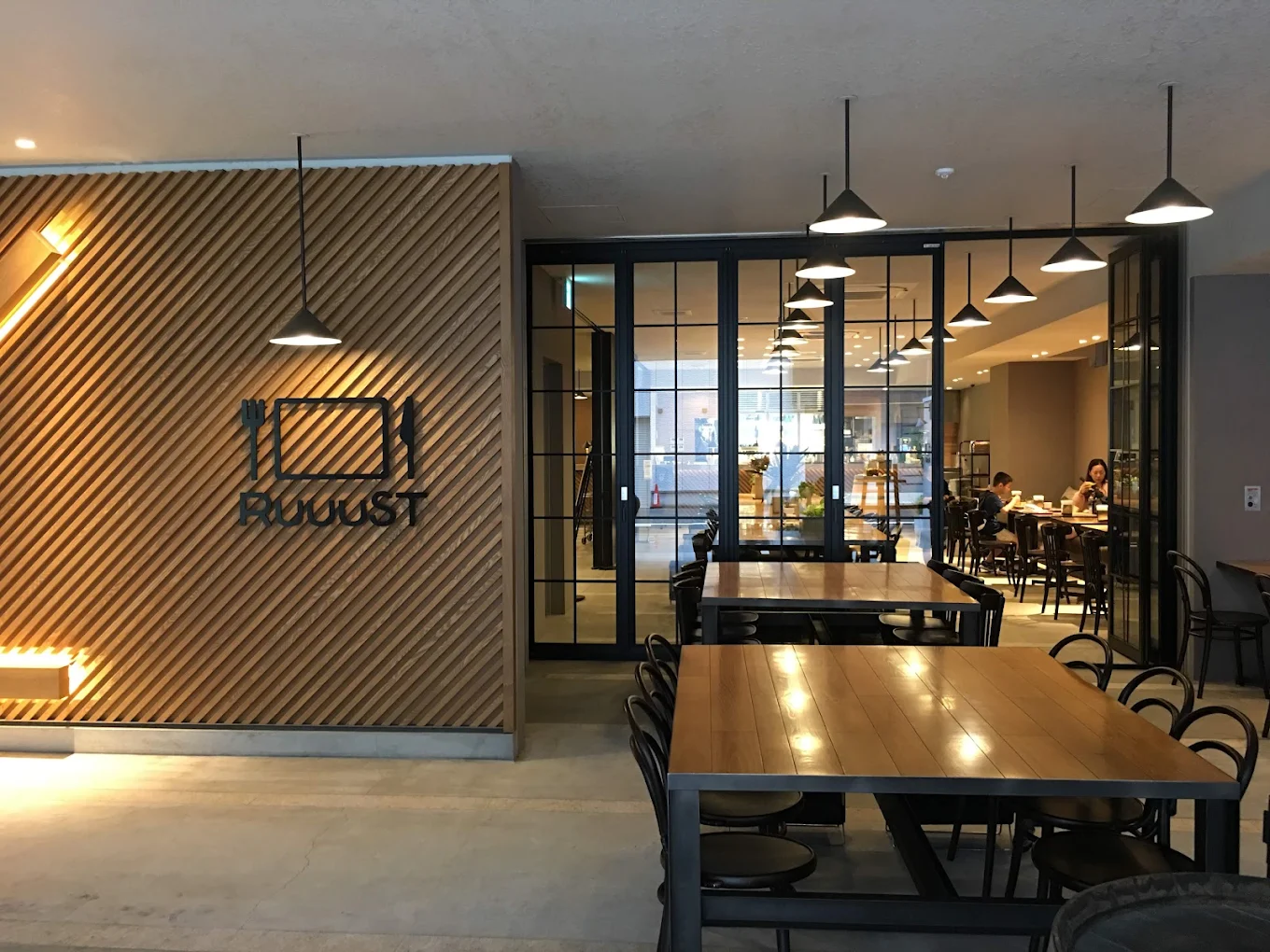호텔 앤드룸즈 오사카 혼마치 (hotel androoms Osaka Hommachi)